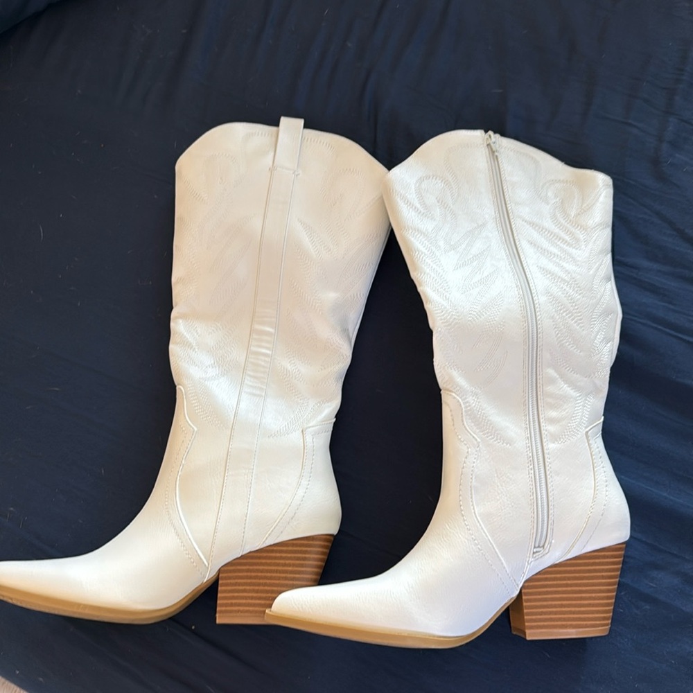 Knee High White Fashion Cowboy Boot, Size 6.5